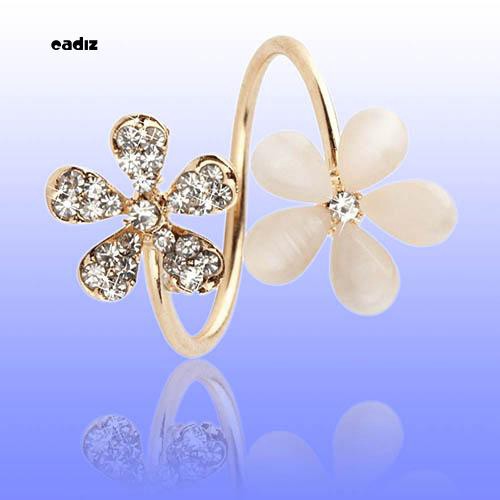 Nhẫn hở đính đá hình hoa cúc sang trọng