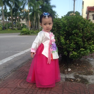 Hanbok bé gái
