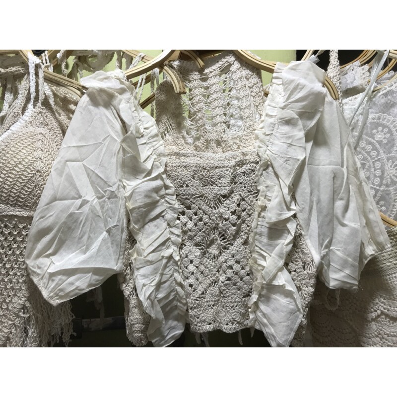 set 2 món - áo ren croptop pha tay bồng + quần ren hoạ tiết đồng xu (có bán tách rời)