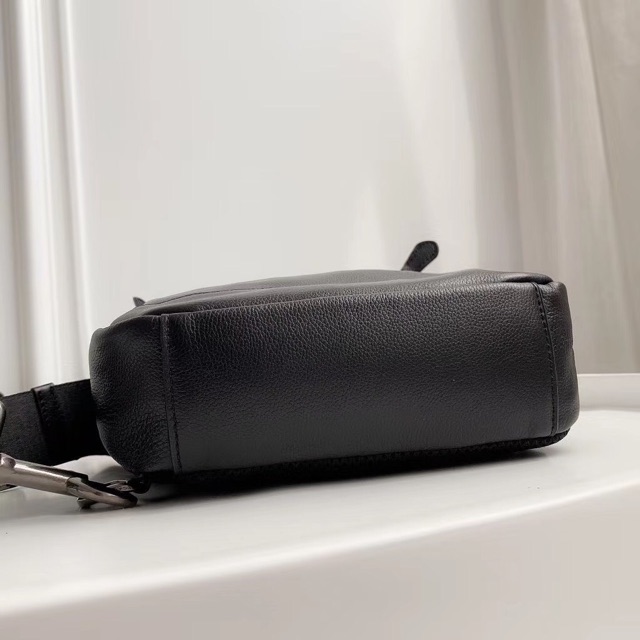 TÚI ĐEO CHÉO COACH BLACK MEN