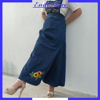 Váy Chống Nắng Dạng Quần Vải Jean Mềm Loại Tốt Có Thêu Họa Tiết Hoa Hướng Dương Nổi Bật