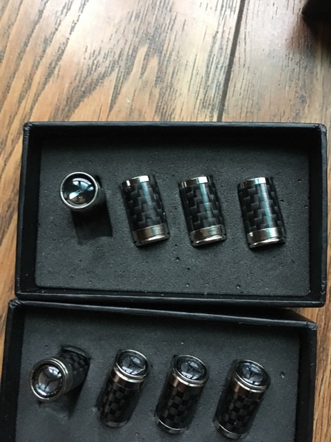 Ốp chân van oto - xe máy các bon cao cấp ( giá 1 đôi)