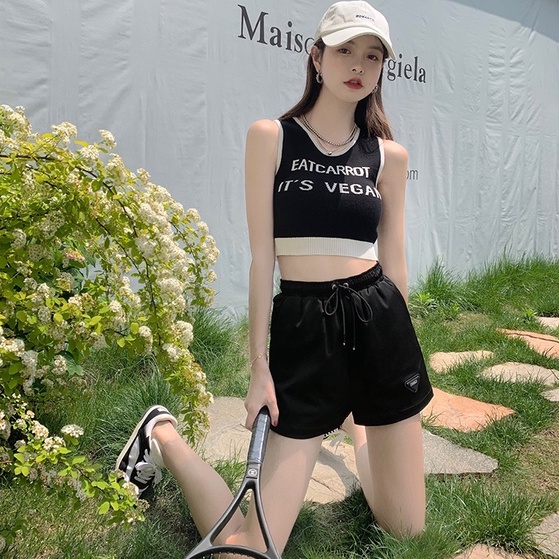 【ZHELIHANGFEI】 / Áo Thun Thể Thao Sát Nách Ôm Dáng Hở Rốn Bằng Lụa Lạnh In Chữ Phong Cách Hong Kong Quyến Rũ Cho Nữ