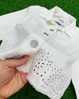 Áo khoác bò trắng đục lỗ