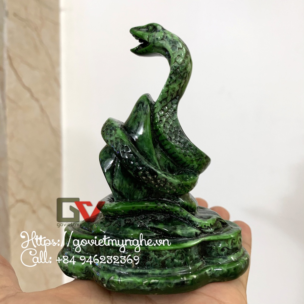 Tượng đá phong thủy trang trí hình con rắn - tượng rắn ôm thỏi vàng trang trí bàn làm việc - Cao 11cm - xanh lục bích