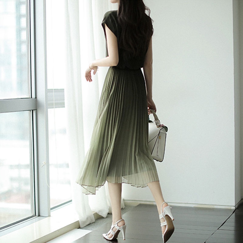 Chân Váy Voan Dài Màu Xanh Lá Gradient Thiết Kế Xếp Ly Nữ Tính