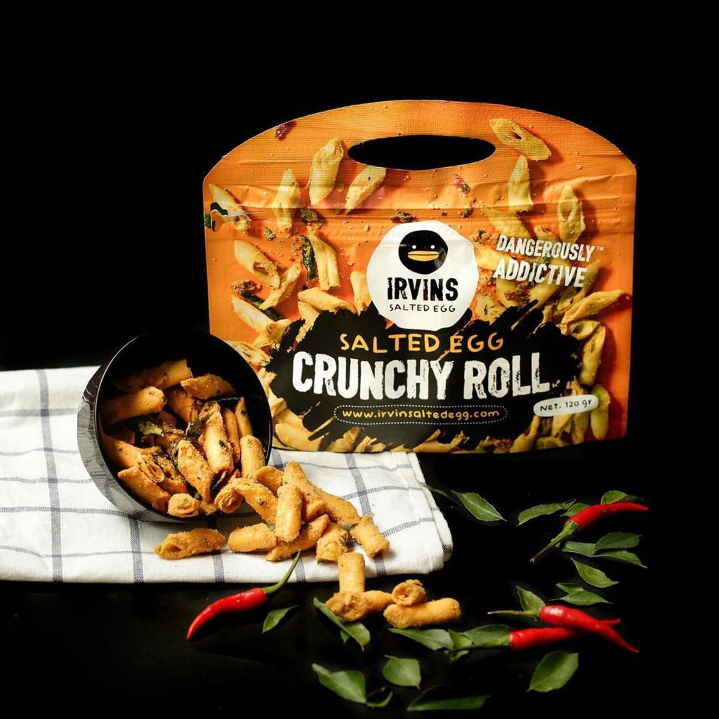 Bánh snack cuộn giòn trứng muối IRVINS - Crunchy Roll 120gram