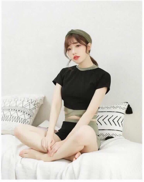 Đồ bơi nữ đen phối xanh cổ vịt. Chuẩn phong cách Hàn | BigBuy360 - bigbuy360.vn