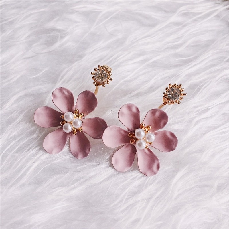Khuyên Tai Nữ Trang Tạo Hình Độc Đáo
