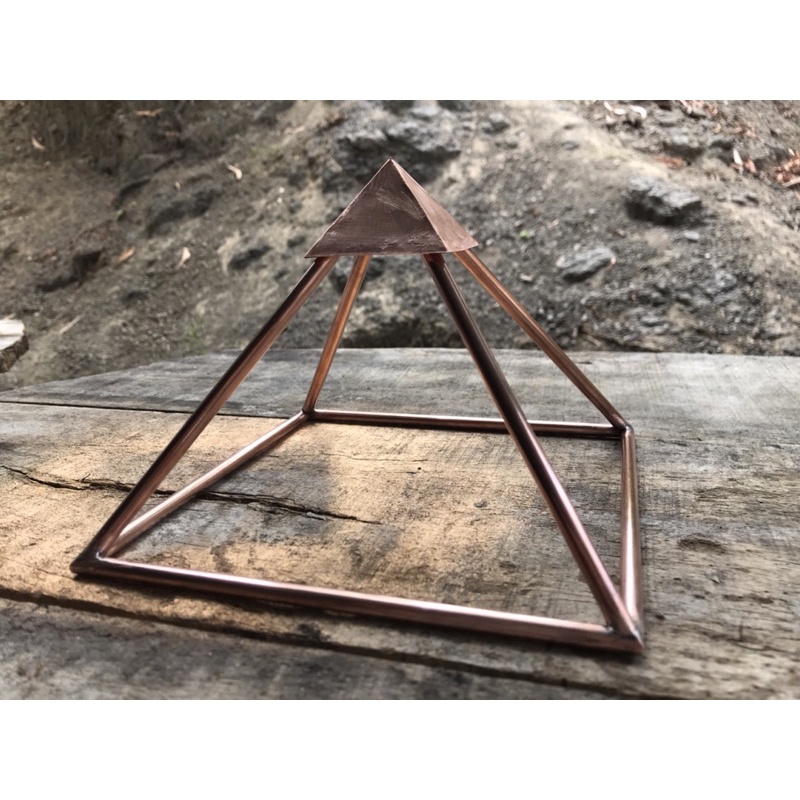 Kim Tự Tháp 18cm đồng đỏ có chóp