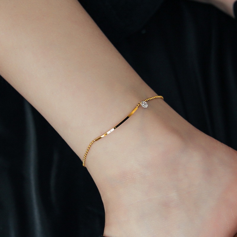 Lắc chân thép titan mạ vàng 18K mặt cười sang trọng chống thấm nước và mồ hôi phong cách Pháp sang trọng