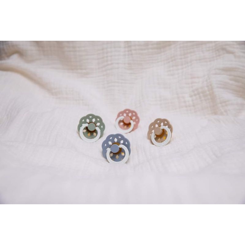 (Tặng hộp đựng) Ti bibs giả  BOHEME chính hãng núm Silicon đầu tròn.