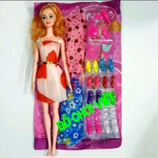 Vỉ búp bê kèm bộ quần áo