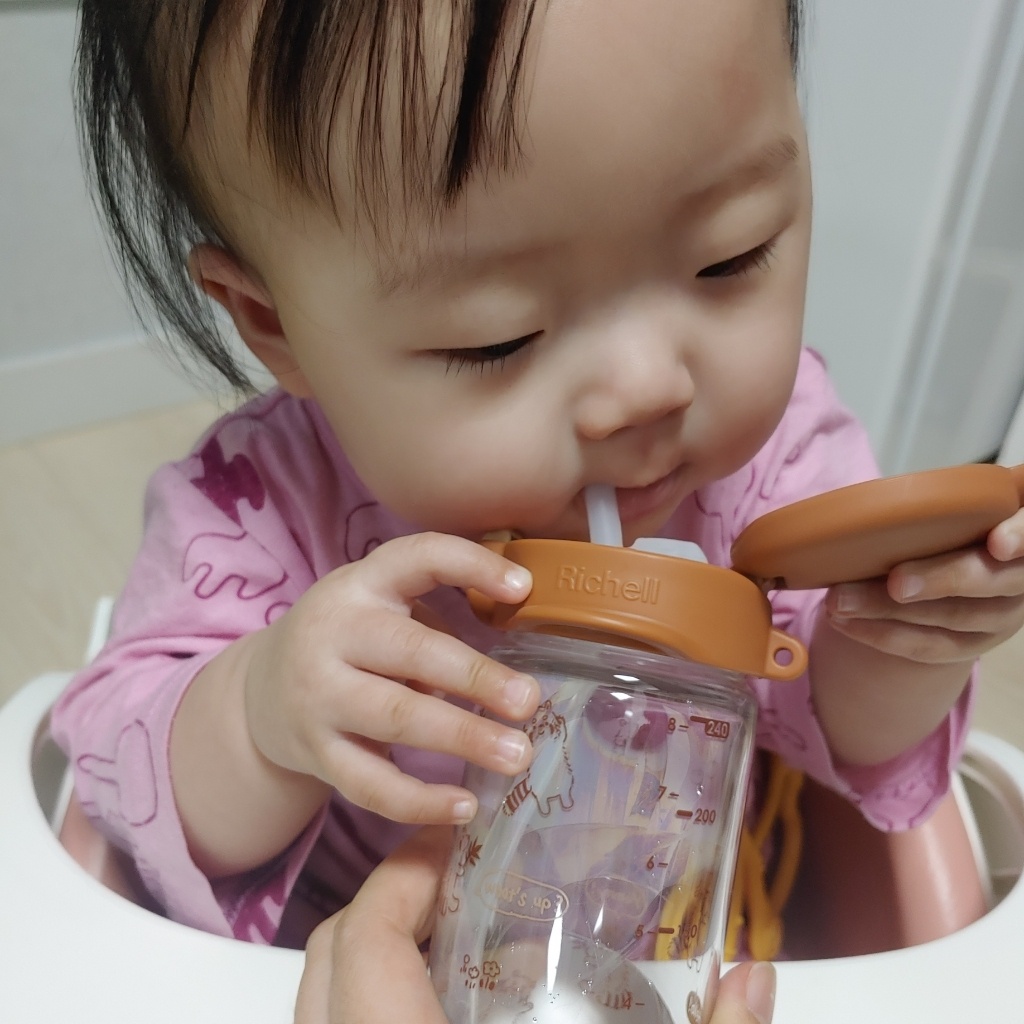 Bình uống nước Richell AQ Slim Straw  Bottle Mug R 160ml, 240ml