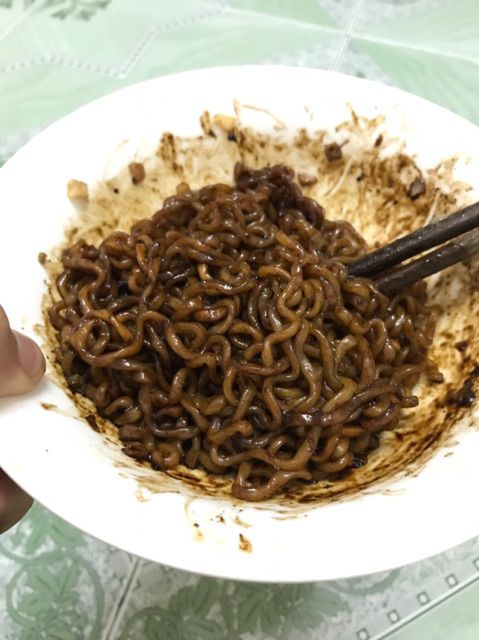 1 thùng mì mini tương đen Hàn Quốc 83g*30 gói | BigBuy360 - bigbuy360.vn