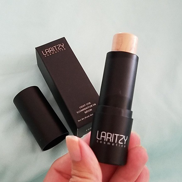 Thỏi kem bắt sáng The Laritzy Highlighter Stick in Halo fullsize