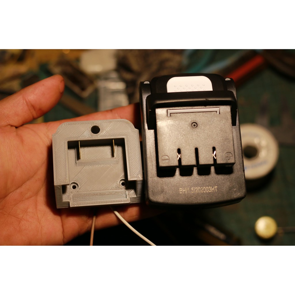 4922 -  Đế lấy nguồn cho pin máy China