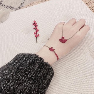 lắc tay thiên nga đỏ swarovski