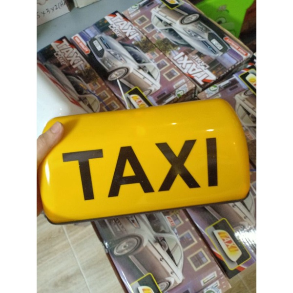 Mào taxi dù có đế từ nam châm có đèn màu sắc vàng và trắng