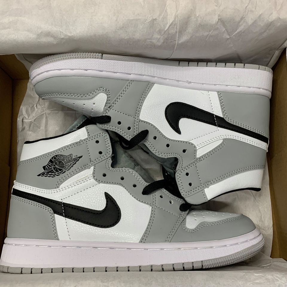 Air Jordan 1 Mid Smoke Grey