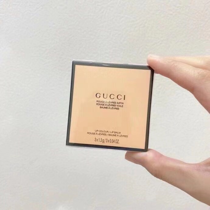 Son Môi Dưỡng Ẩm Màu Lì Vỏ Vàng Hiệu Gucci 25#02 Bộ Hộp Quà Tặng 1.3g