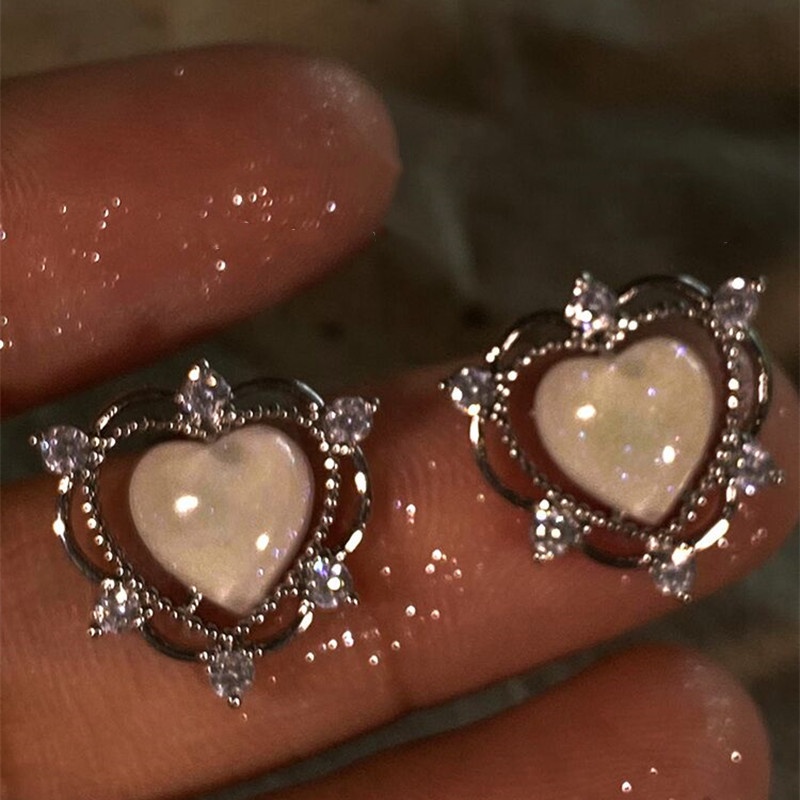 Khuyên Tai Hình Trái Tim Đính Đá Lấp Lánh Phong Cách retro Cao Cấp Thiết Kế Mới Dành Cho Bạn Nữ