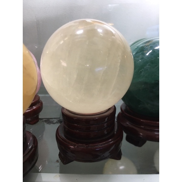Quả cầu phong thủy đá Canxit loại trong đẹp nặng 500gr - 1kg