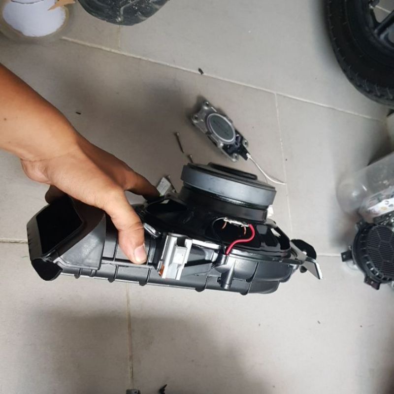 1 cái Sub hơi volvo cho hệ thông âm thanh ô tô size 250mm
