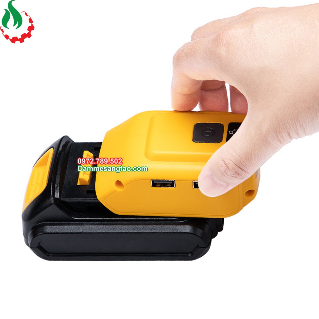 Đế chuyển pin Dewalt 18V cổng sạc điện thoại và DC 12V