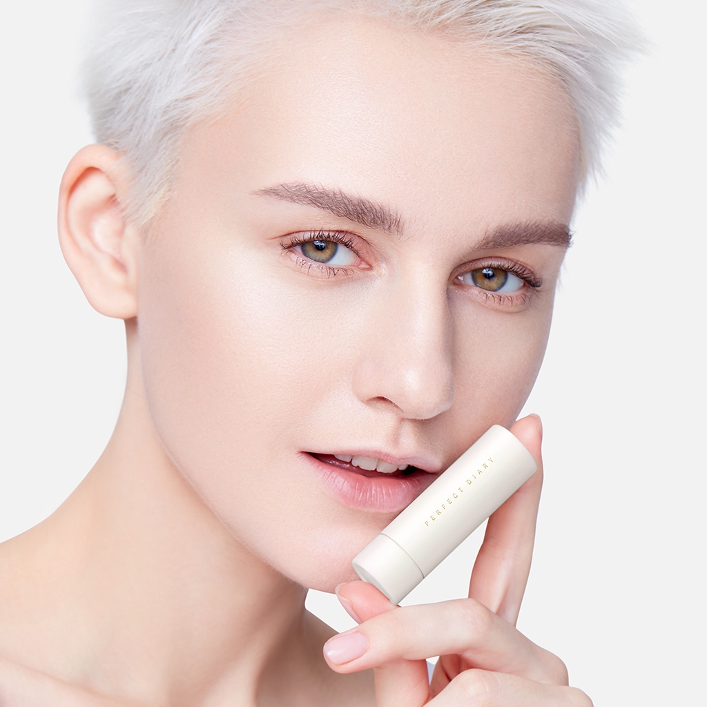 Son dưỡng môi Perfect diary giữ ẩm thời trang 4.2g
