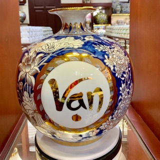 Bình hút tài lộc vẽ vàng 24k có thể mua kèm chân đế điện có thể xoay