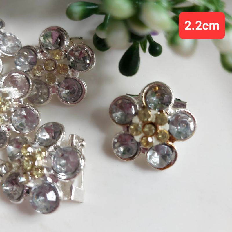 Hình trang trí kim loại, đính , cài và ghim trang trí.