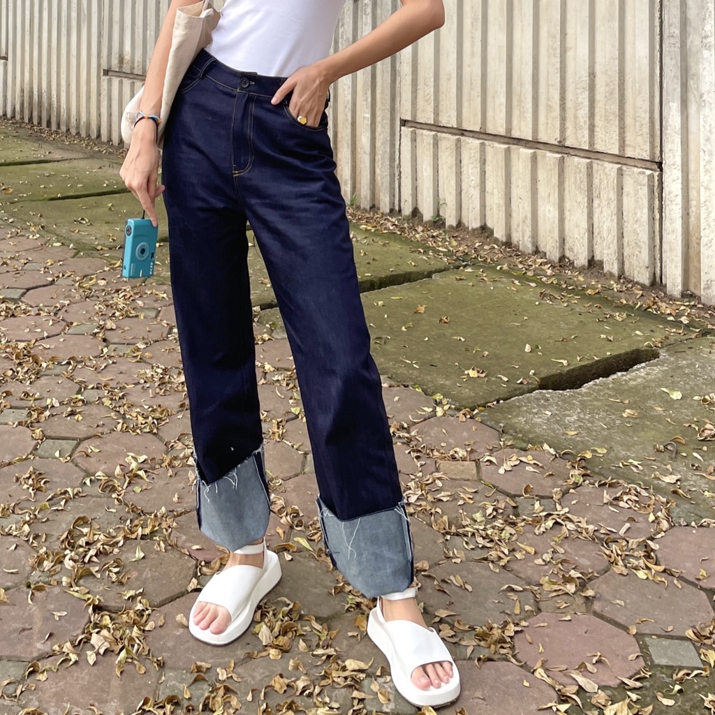 Quần denim nữ gập gấu ống đứng tôn chân - Unleashedvn REGINA RAW DENIM pants