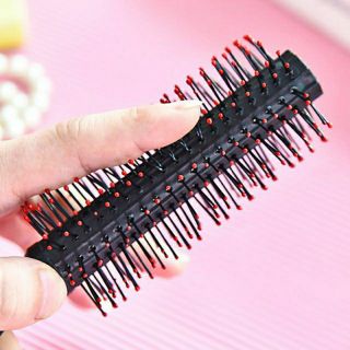 Lược tròn chải tóc uốn.