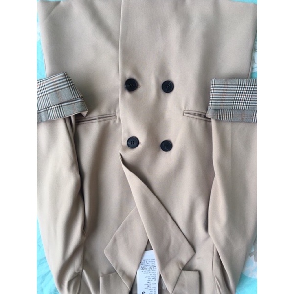 Áo Blazer cải tay 4 cúc trẻ trung