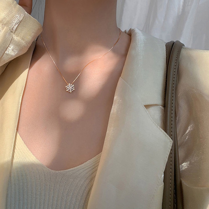 Vòng cổ Mặt Hoa Tuyết Đính Đá Lấp Lánh Cho Nữ