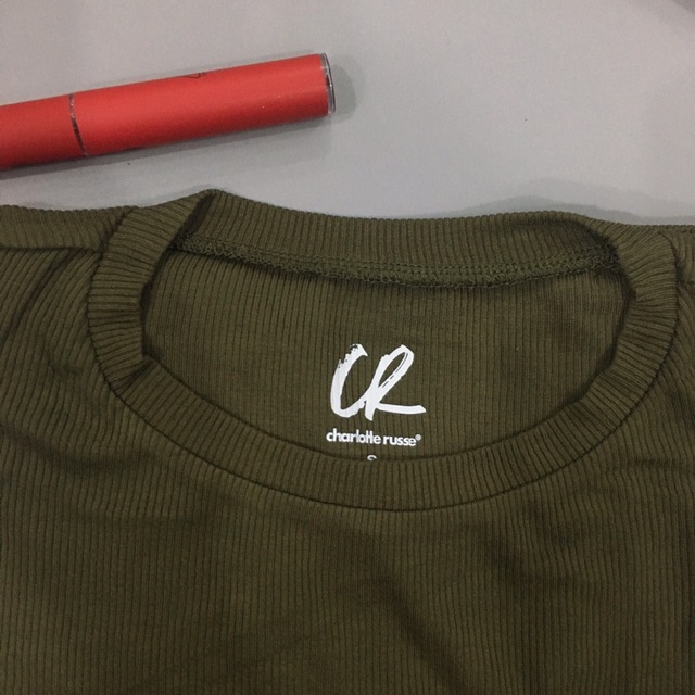 Áo croptop Charlotte Russe len dệt kim tay ngắn | BigBuy360 - bigbuy360.vn