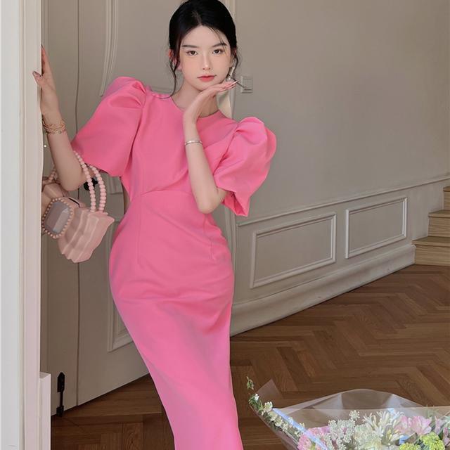 Đầm màu hồng nơ ngắn tay phồng hở lưng khoét giữa cho nữ UBU6