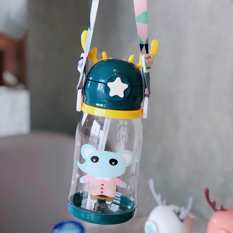Bình Nước Nhựa Có Ống Hút Hình Sừng Hươu Hoạt Hình 600ml Cho Bé