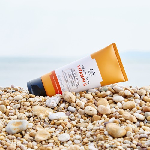 Kem tẩy da chết cho mặt The Body Shop Vitamin C Microdermabrasion 100ml | BigBuy360 - bigbuy360.vn