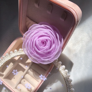 (NTND) Hoa cài áo handmade cao cấp