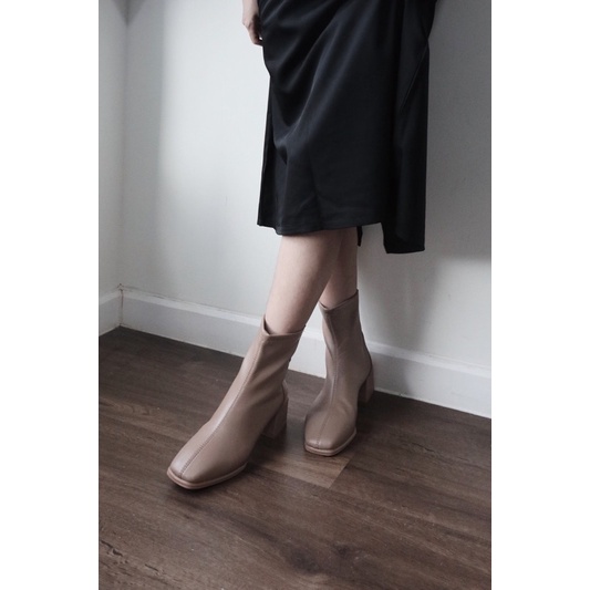 Square Boots - Giày da nữ cổ thấp guốc vuông