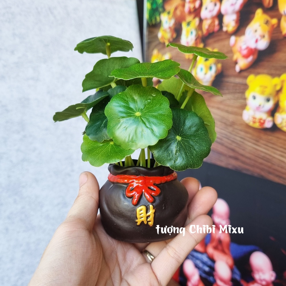Chậu chữ TÀI kèm 02 nhành lá cỏ đồng tiền, sen dù giả trang trí