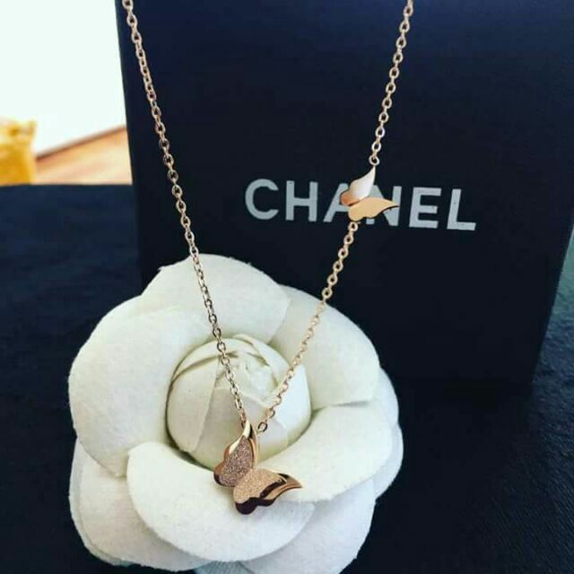 Dây chuyền titan cao cấp.