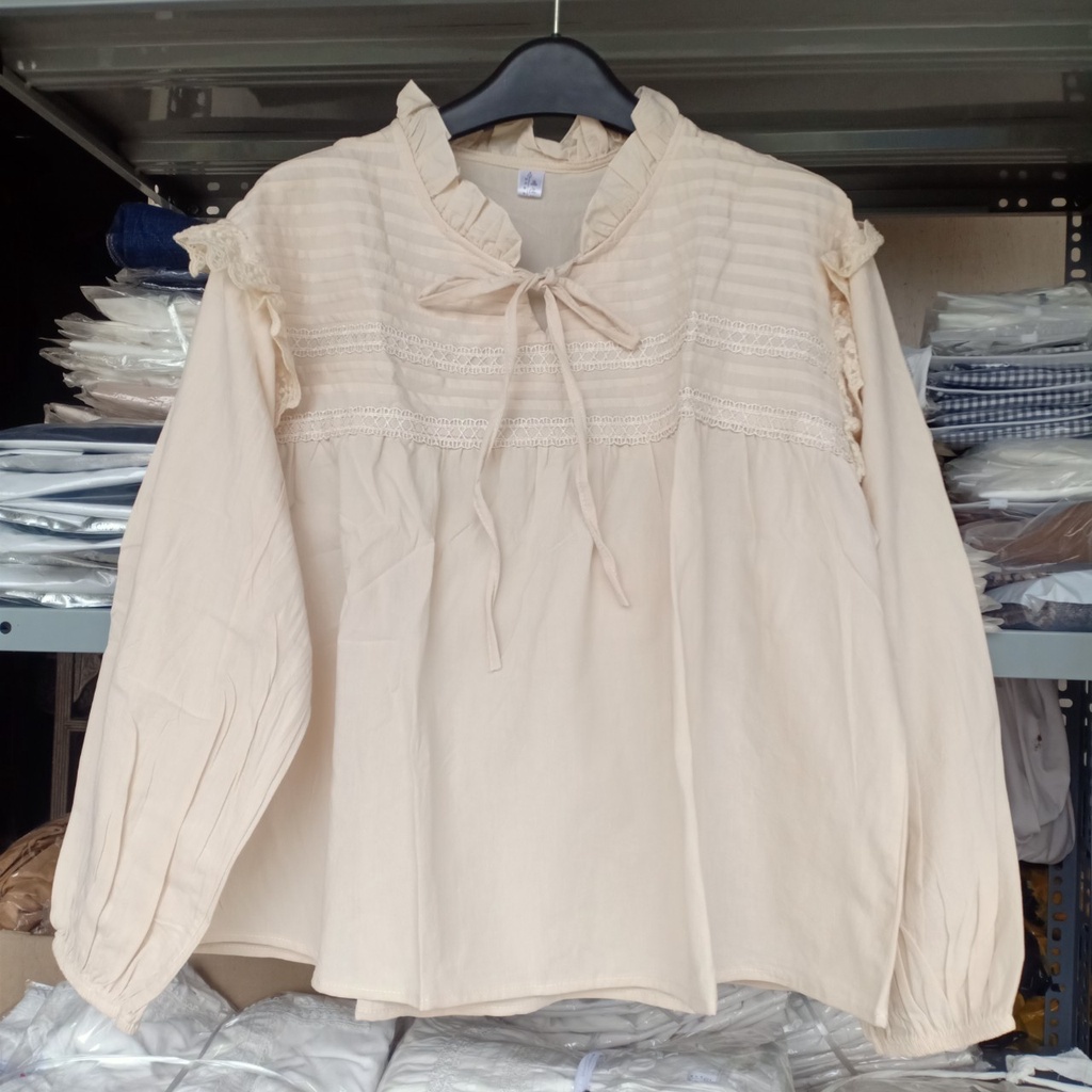 Áo kiểu hàn quốc A.350, áo kiểu cổ bèo cộc tay hai đường bo chun ngang ngực cùng hàng xếp ly dúm nhỏ dọc thân