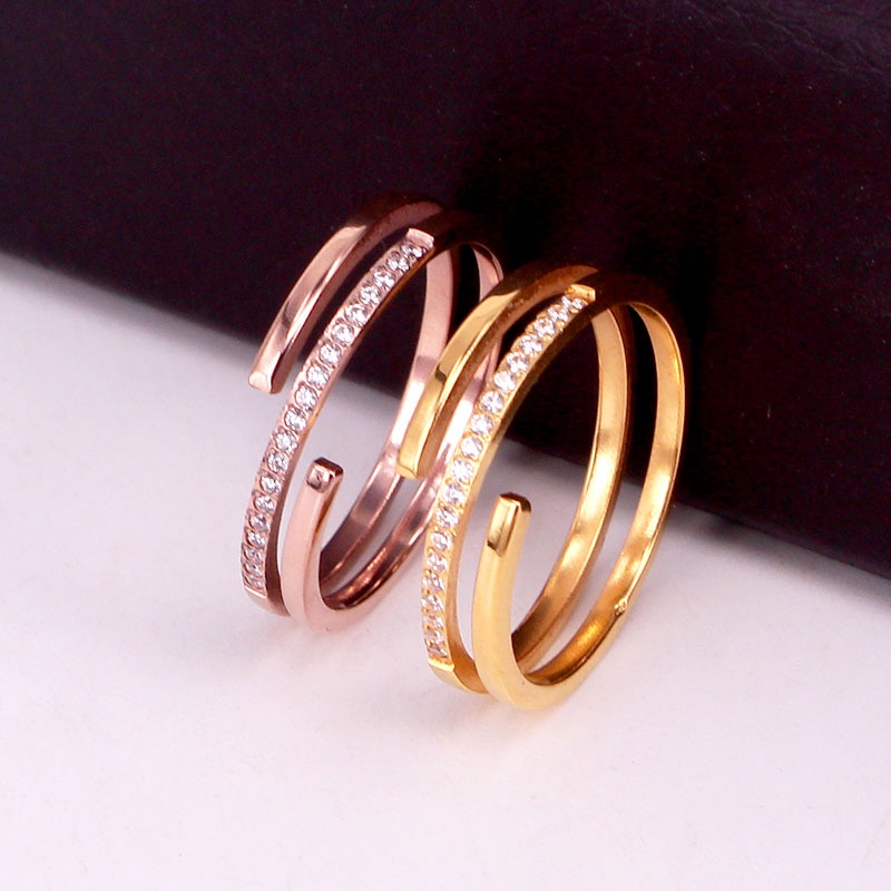 [FreeShip] Nhẫn nữ titan 3 lớp chéo đính đá J6-106 - CAM KẾT KHÔNG BAY MÀU