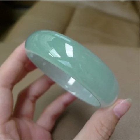 Ngọc lục bảo tự nhiên Ngọc bích ánh sáng màu xanh lá cây nổi Hoa ngọc bích Vòng đeo tay Dongling Bracelet Ice Jade Girl Bracelet