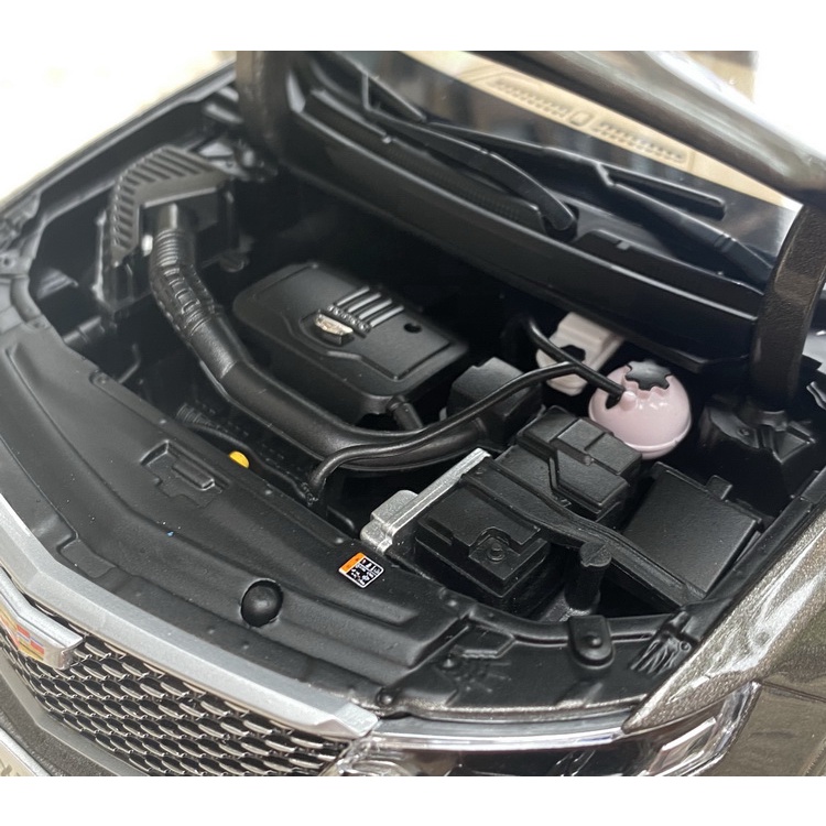 Mô hình xe  SUV Cadillac XT6  tỉ lệ 1:18