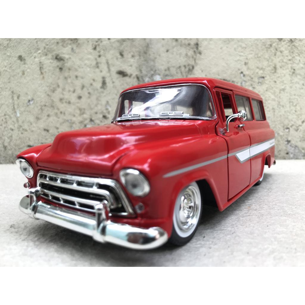 Mô hình xe cổ trưng bày CHEVY SUBURBAN 1957 1:24