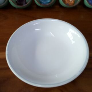 Dĩa sứ trắng sâu lòng
